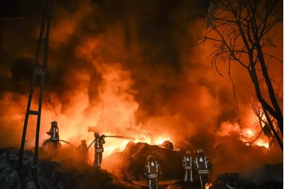 İstanbul Avcılar'da Geri Dönüşüm Tesisinde Büyük Yangın: İtfaiye 6 Saatlik Mücadele Sonucu Alevleri Kontrol Altına Aldı